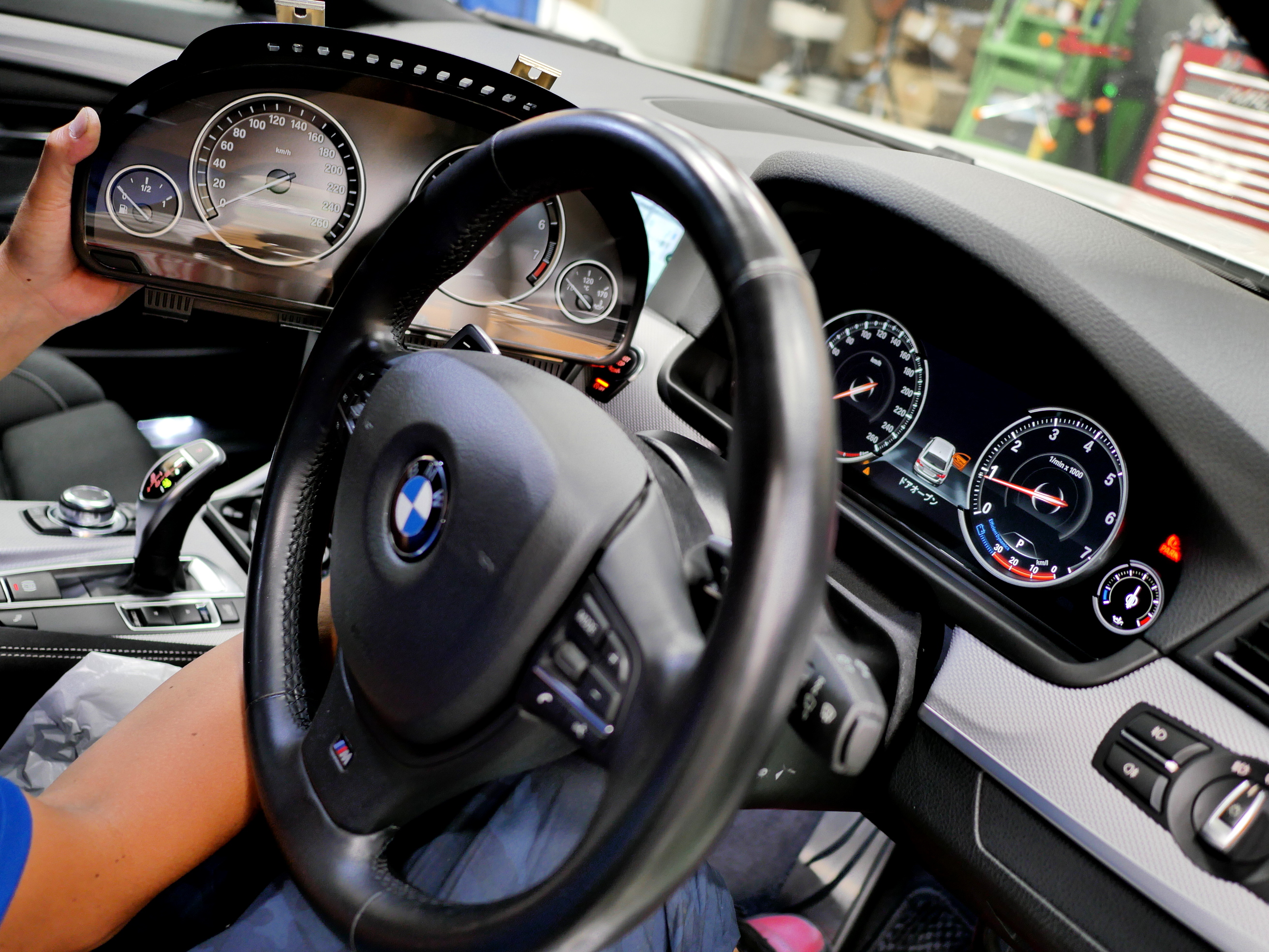 BMW F10/11の5シリーズもLciモデルに搭載な多機能液晶メーターに変えれ 