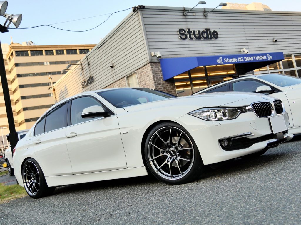 RAYS VOLK Racing G025 FD 19インチ
 BMW F30 320i Luxury