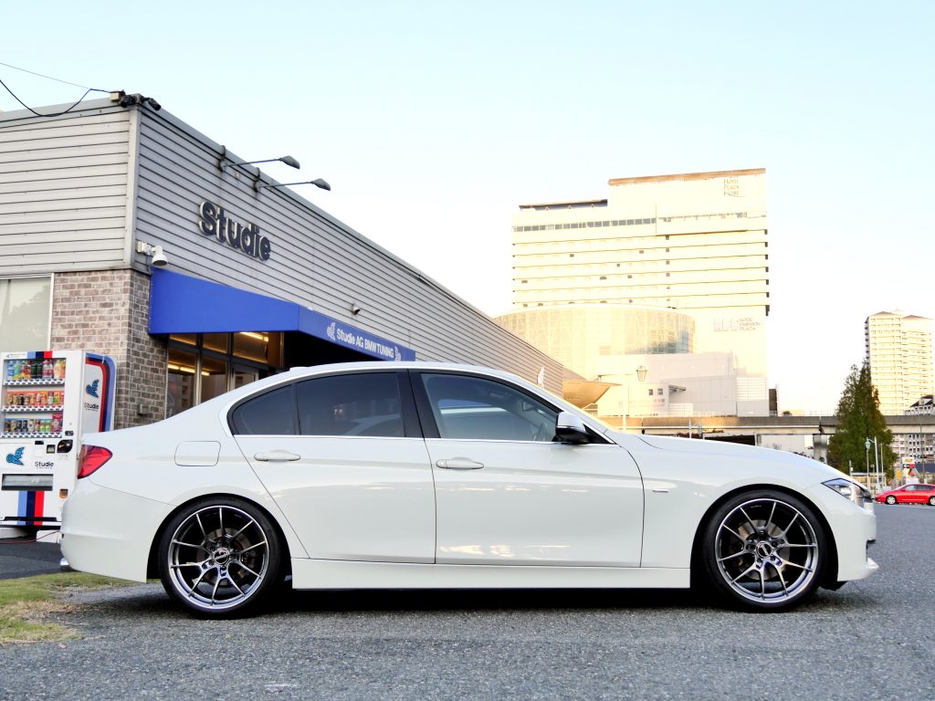 RAYS VOLK Racing G025 FD 19インチ
BMW F30 320i Luxury
