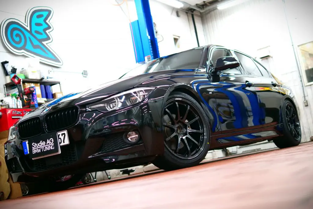 「シルバーグレイ」　F30 グレイシャーシルバーメタリックのBMW F30にコーティング