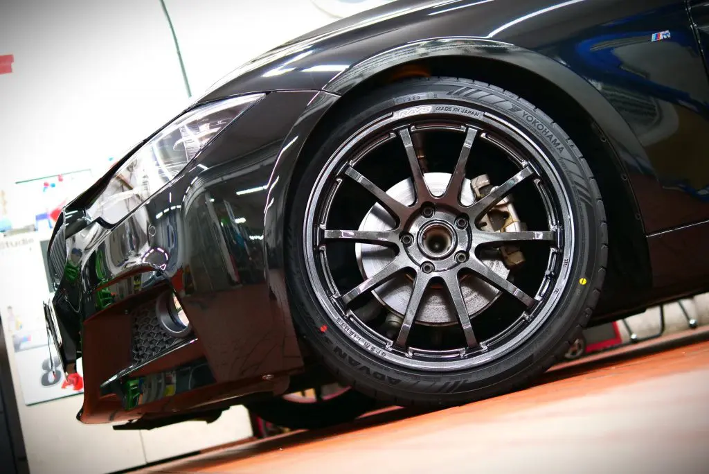 BMW F30/3シリーズにRAYSのGRAM LIGHTSブランド「57NR」＆「V107
