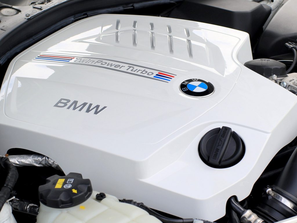 BMW エンジンカバー
オリジナルペイント