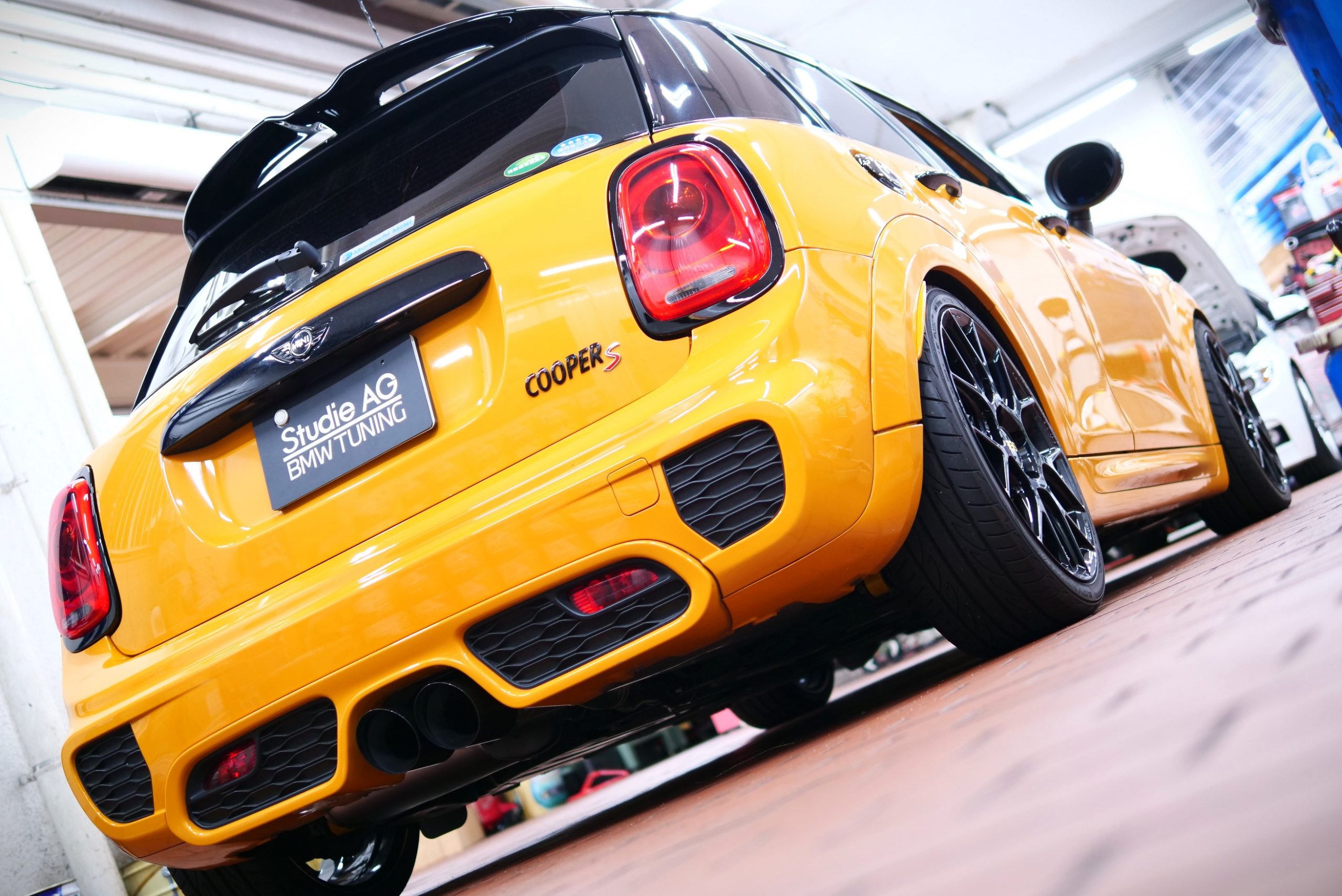 F55 MINI CooperSに快音REMUSスポーツマフラーを装着～！ | Studie