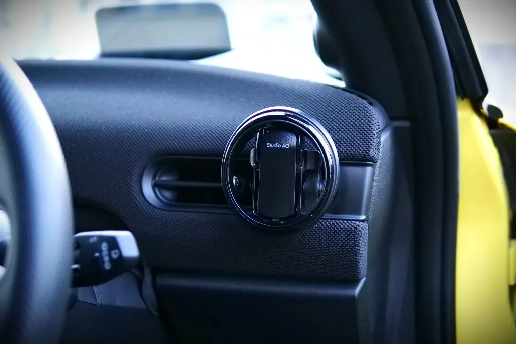 BMW WONDERLAND】新型BMW MINI F65/66/67用カップホルダー予約開始