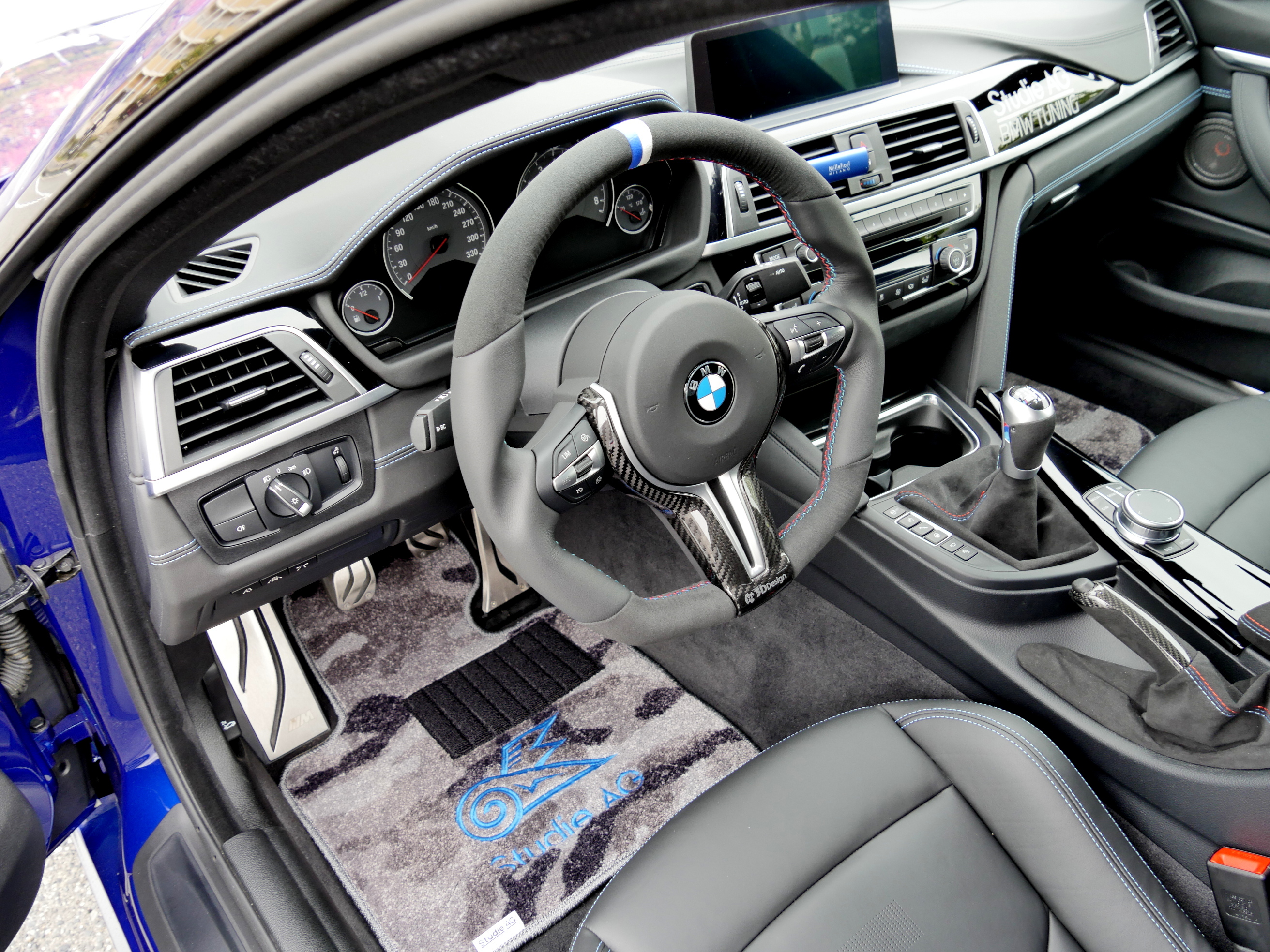 BMW F82 M4 Competition LHD/MTに！インテリア激変2ポイント投入(*^^)v 