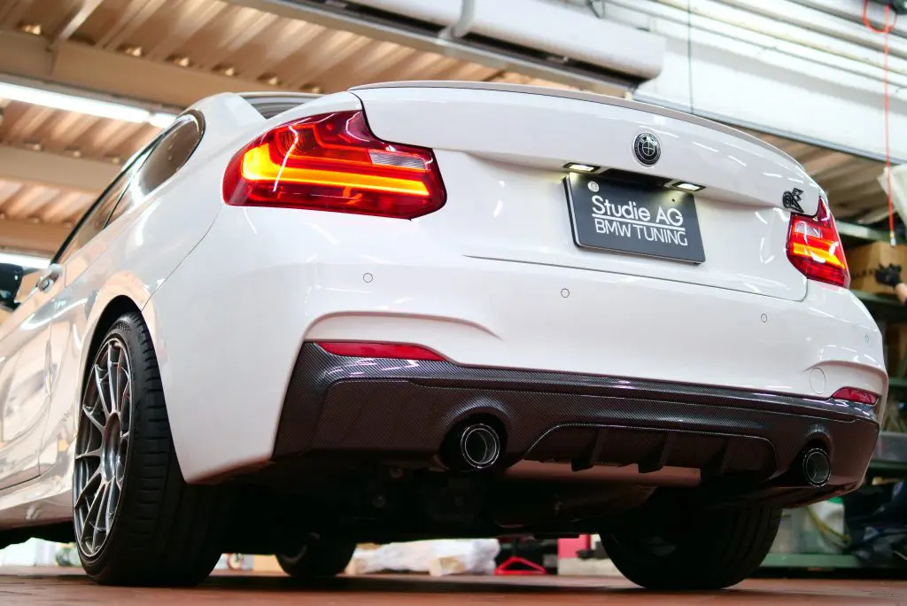 エキゾースト フラップ アクチュエータ交換（BMW 4シリーズ