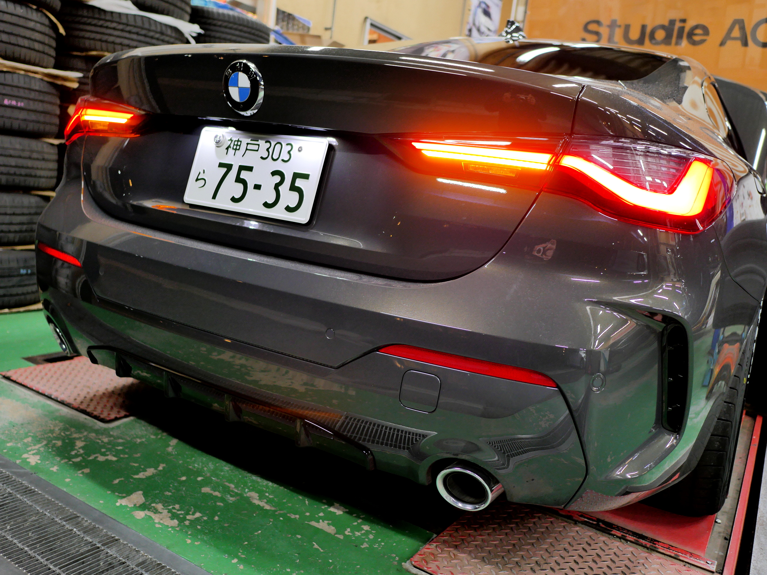 現行BMW4シリーズ！ G22のリアウィンカーも流しちゃいましょー