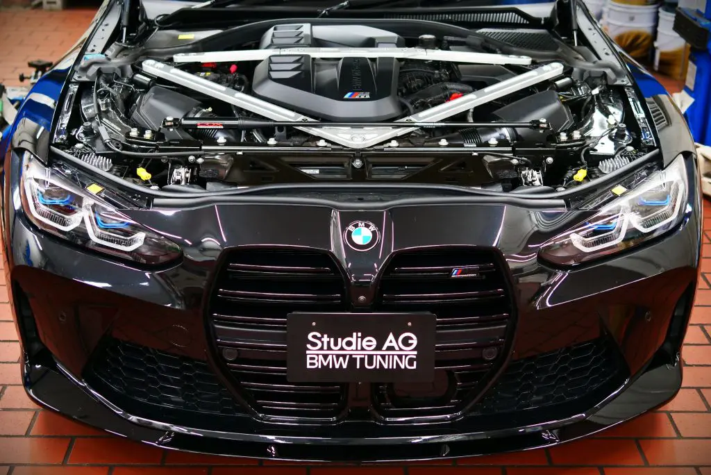 決算セールでお特にGET！BMW G80M3にCOXボディーダンパーを装着っ