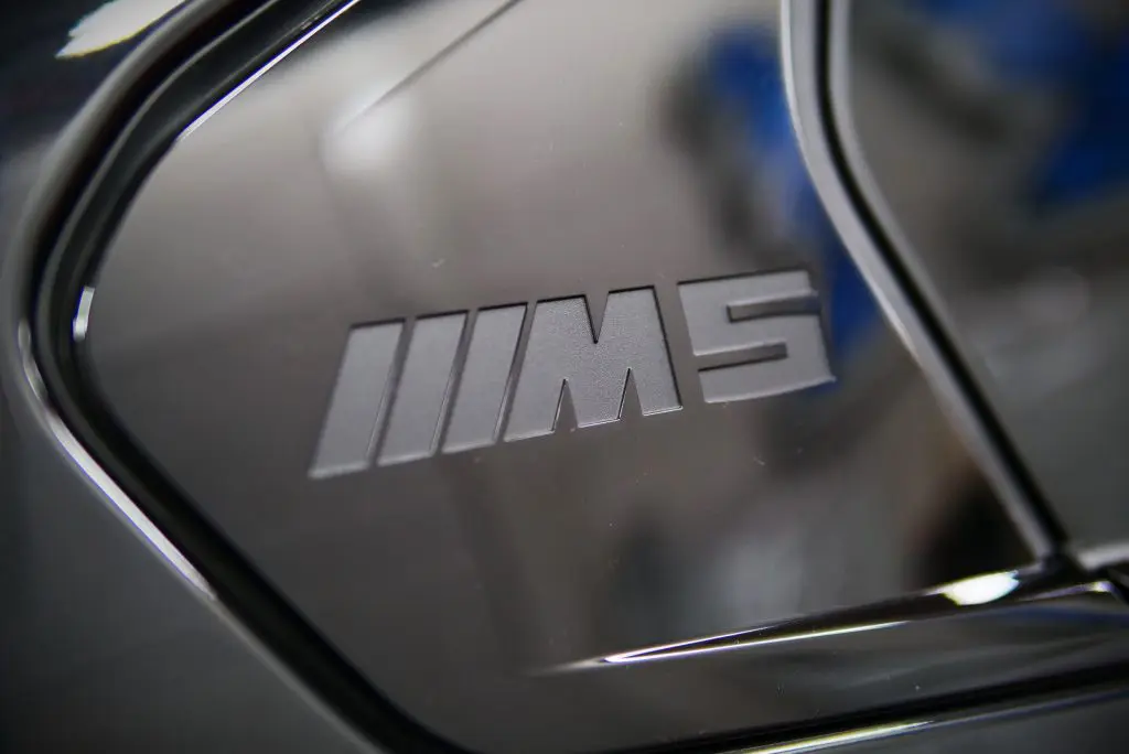 〇テールは日本初！BMW G90M5にAKRAPOVICエキゾーストシステムを