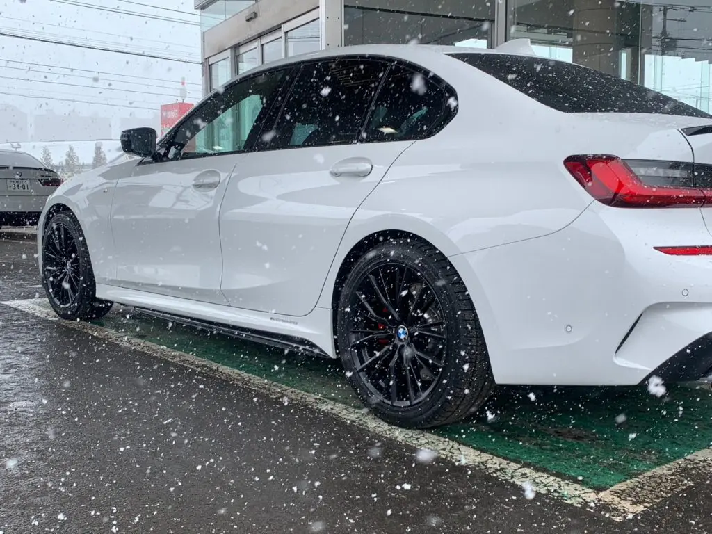 M PERFORMANCEのFリップとサイドスカートをBMW G20 へ♪ | Studie
