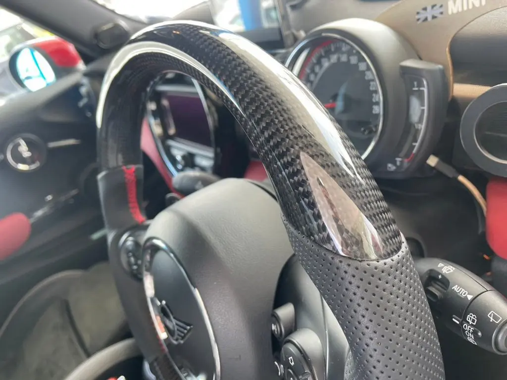 VERSPIELTカスタム！ BMW MINI LCI2（JCWベース）のステアリングも製作