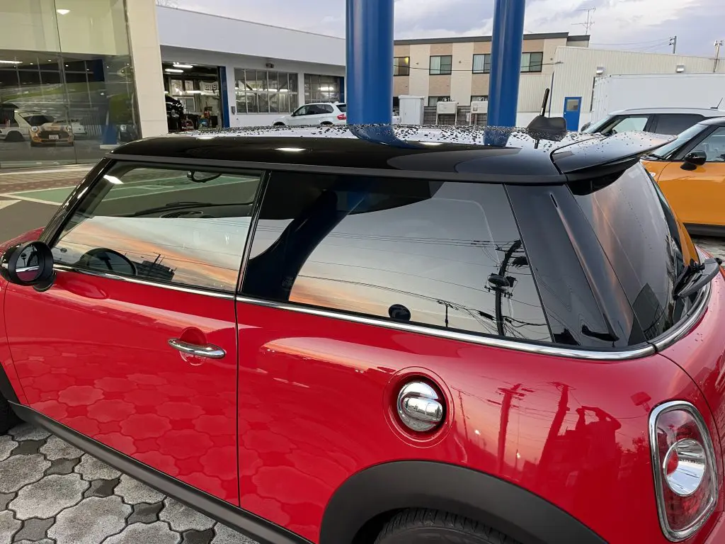 BMWMINIのリアサイドガラスとリアガラスの3面にガラススモークフィルム
