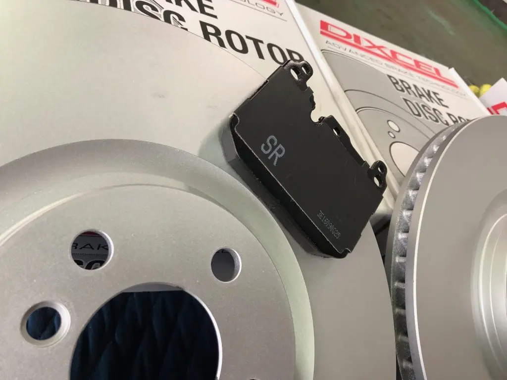 ダストを減らしコントロール性アップ！DIXCEL x Studie AG SR4