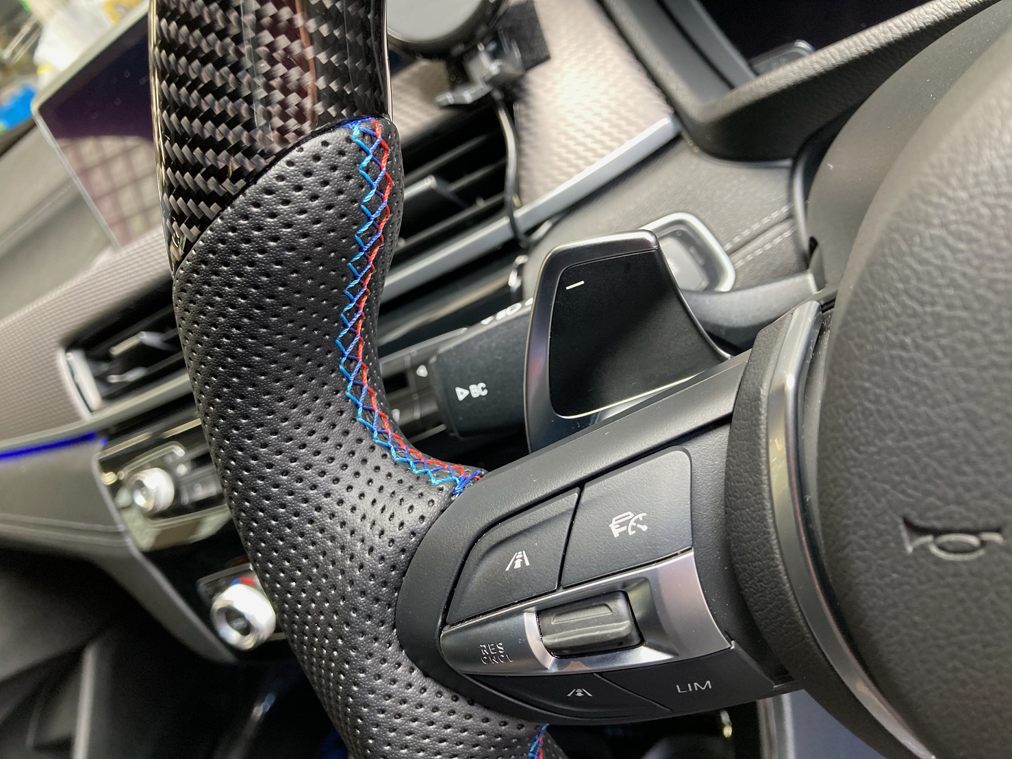 BMWのインテリアに遊び心を♪VERSPIELT(ファスピエルト)ステアリング 