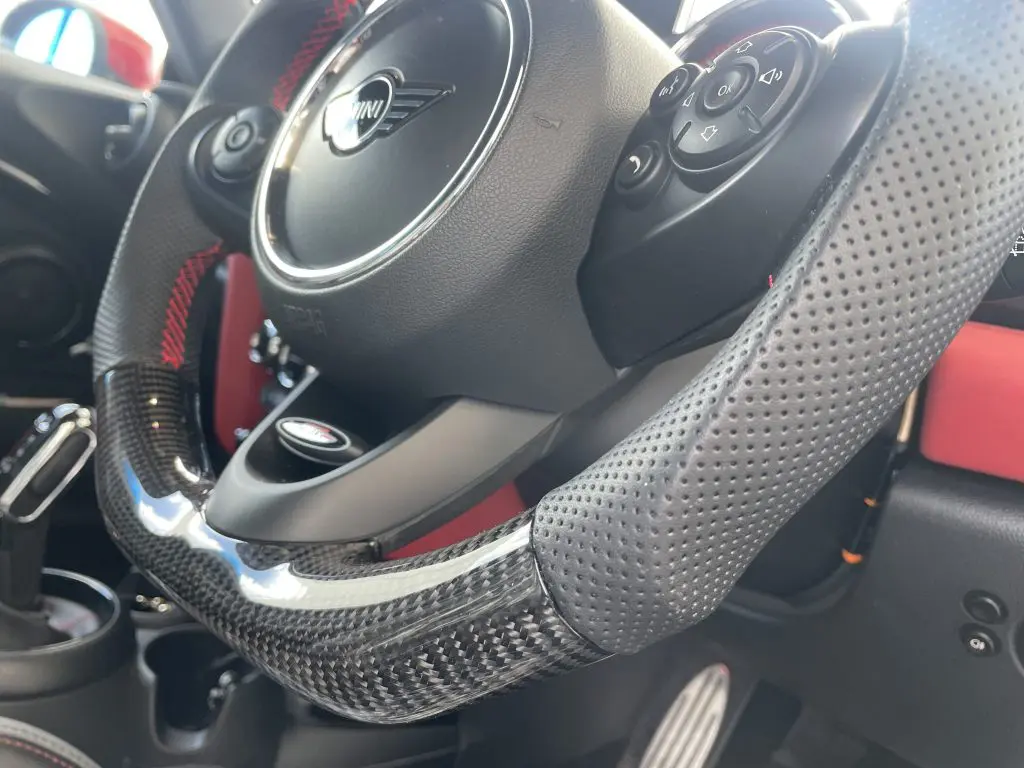 海外ブランド  VERSPIELTカスタム！ BMW LCI2（JCWベース）のステアリング MINI パーツ