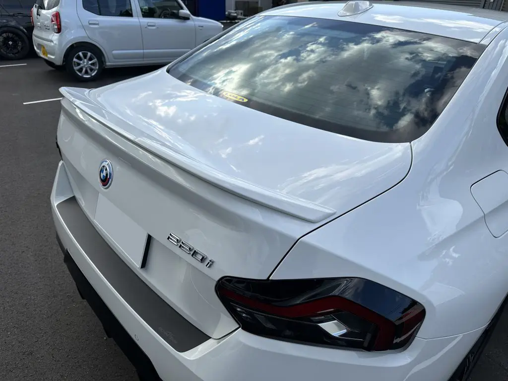3DDesignトランクスポイラーをBMW G42 220iへ装着です！！ | Studie