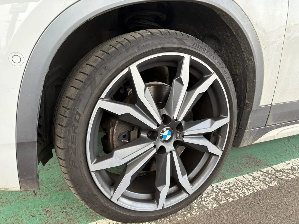ホイールの汚れを激減させるアイテム！BMW専用低ダストブレーキ