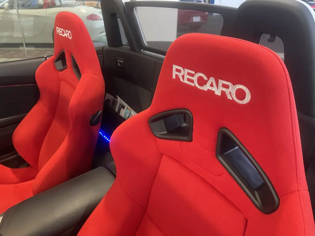 北海道らしいカムイ×カムイ(^^♪RECAROスポーツシートSR7をBMWE89Z4へ