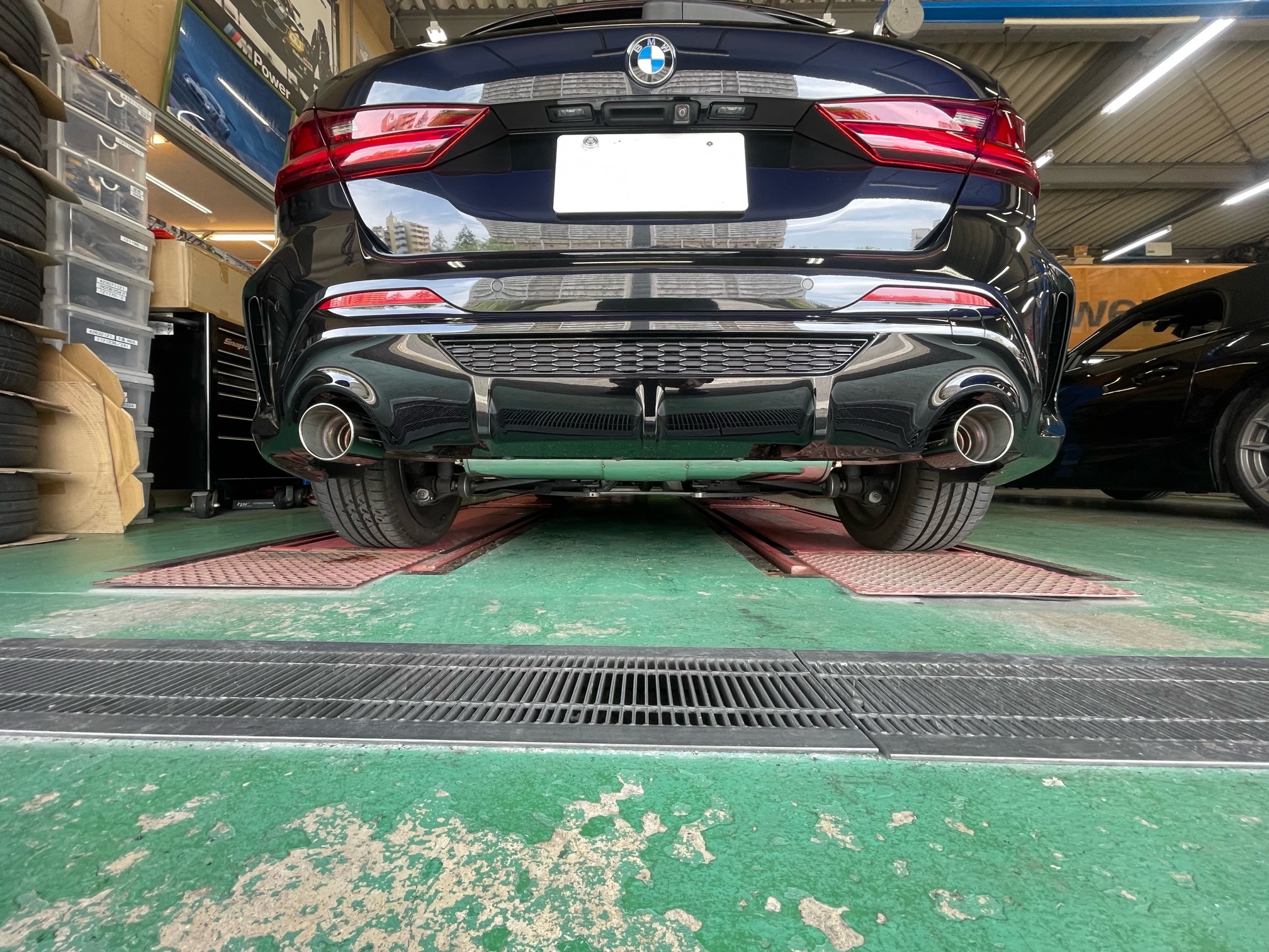 BMW 1シリーズF40 118iを シングル出しマフラーから左右2本出しeinsatz 