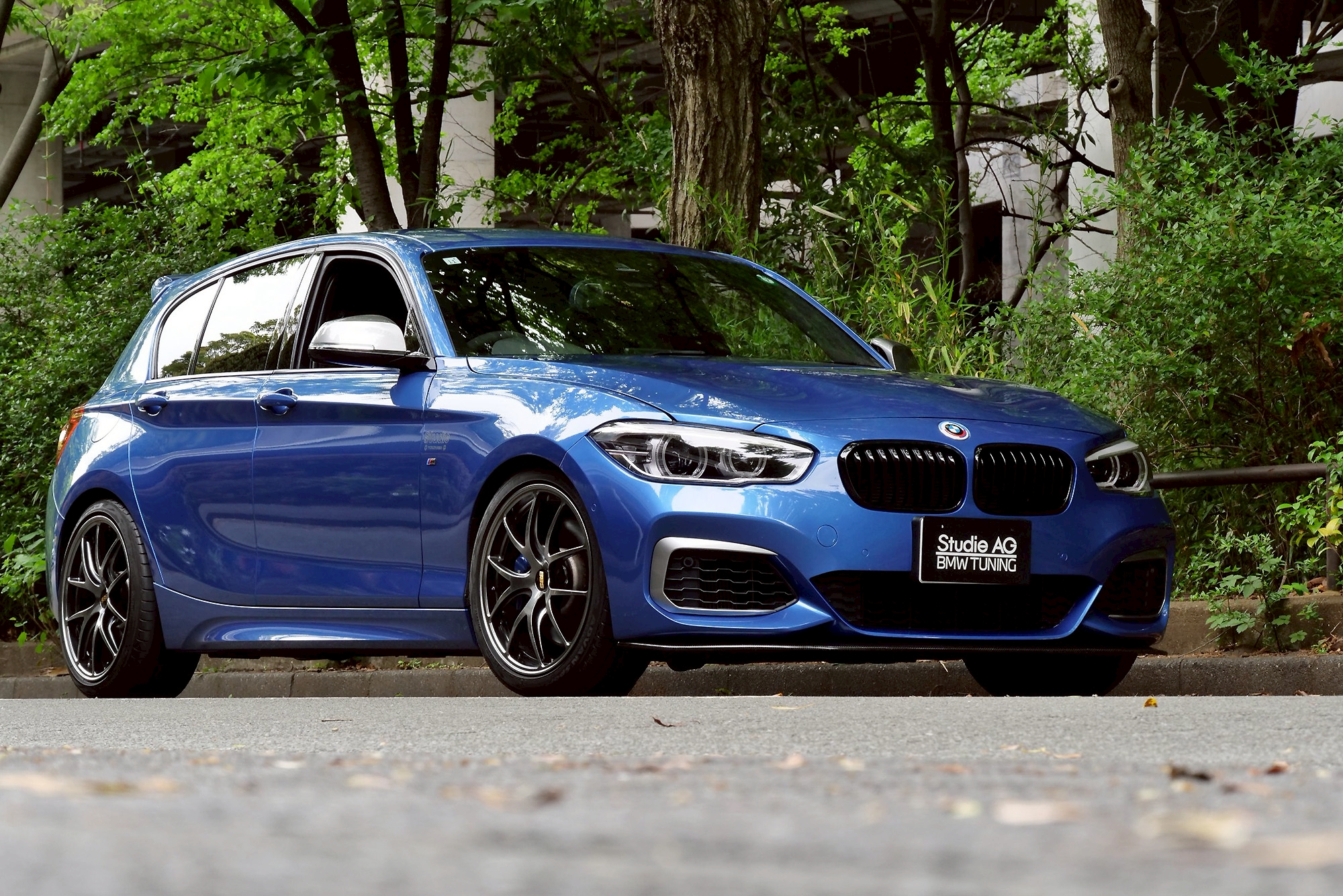 バリ山スタッドレス BMW 1シリーズ(F20) MAK ルフトFF M135 Buy BMW 1