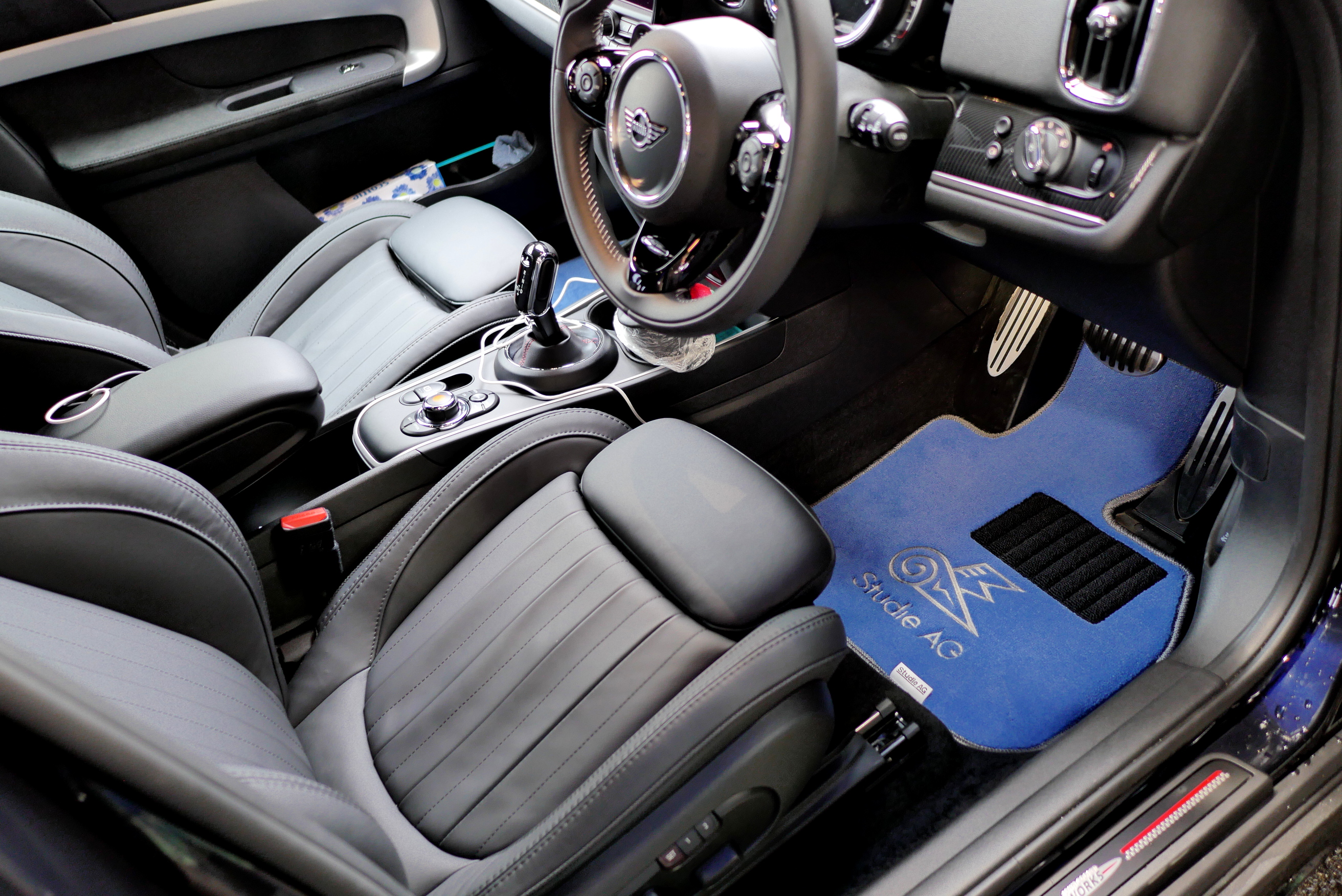 MINI-F60-Studie-Floor-Matt-2.jpg