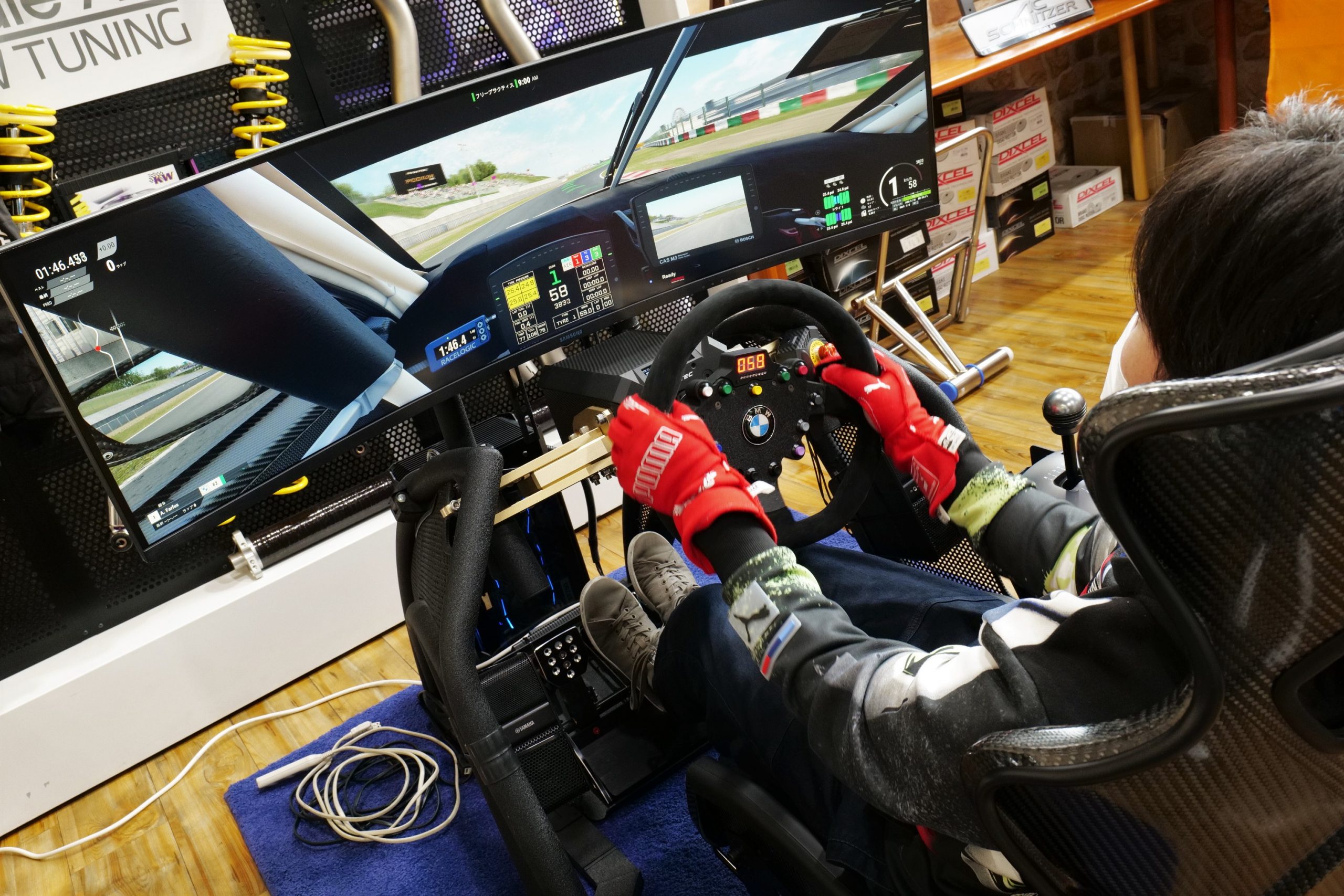 BMW M4 GT3も乗れる？！レーシングシミュレーターが横浜店上陸っ