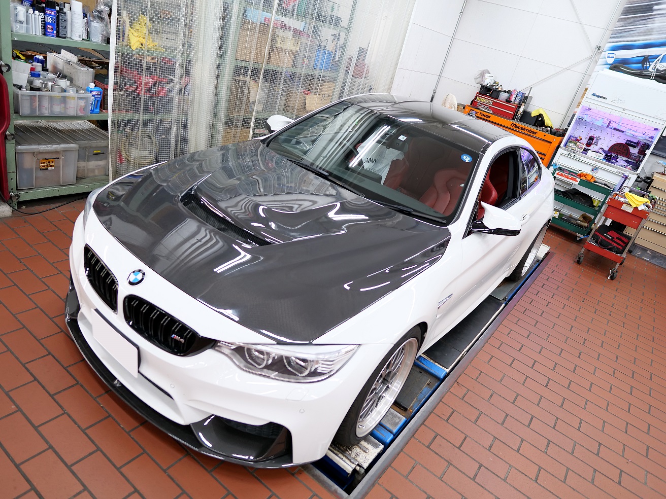 BMW M4（F82）にVRSカーボンボンネットを装着！ | Studie[スタディ]