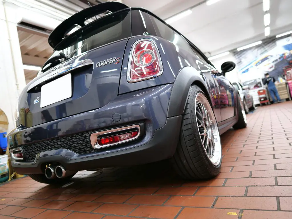 女性オーナーさんのBMW MINIに硬派なBBS製LMホイールをインストール 