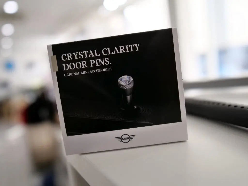 BMW CRYSTAL CLARITY DOOR PINS 2個入り b48815efac015612c93b2854fc86e8