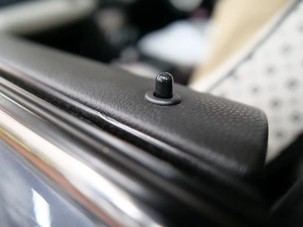 Crystal Clarity Door pinsはSwarowski☆BMW MINIに装着^_^ | Studie