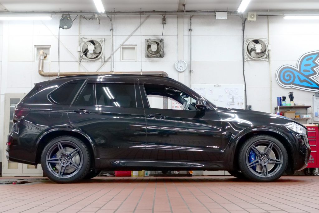 デカっ！BMW F15/X5にブルーなMPPブレーキKITがお似合いｗ | Studie ...