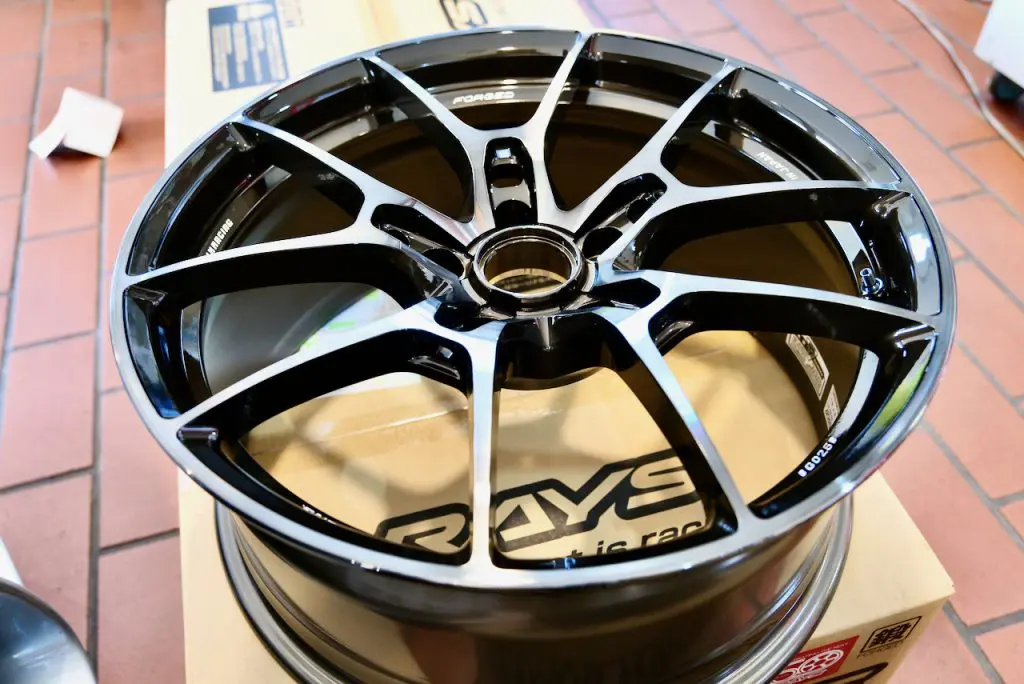 BMWの足下に軽快感のスパイスはいかがでしょうかぁ〜〜＼(＾0