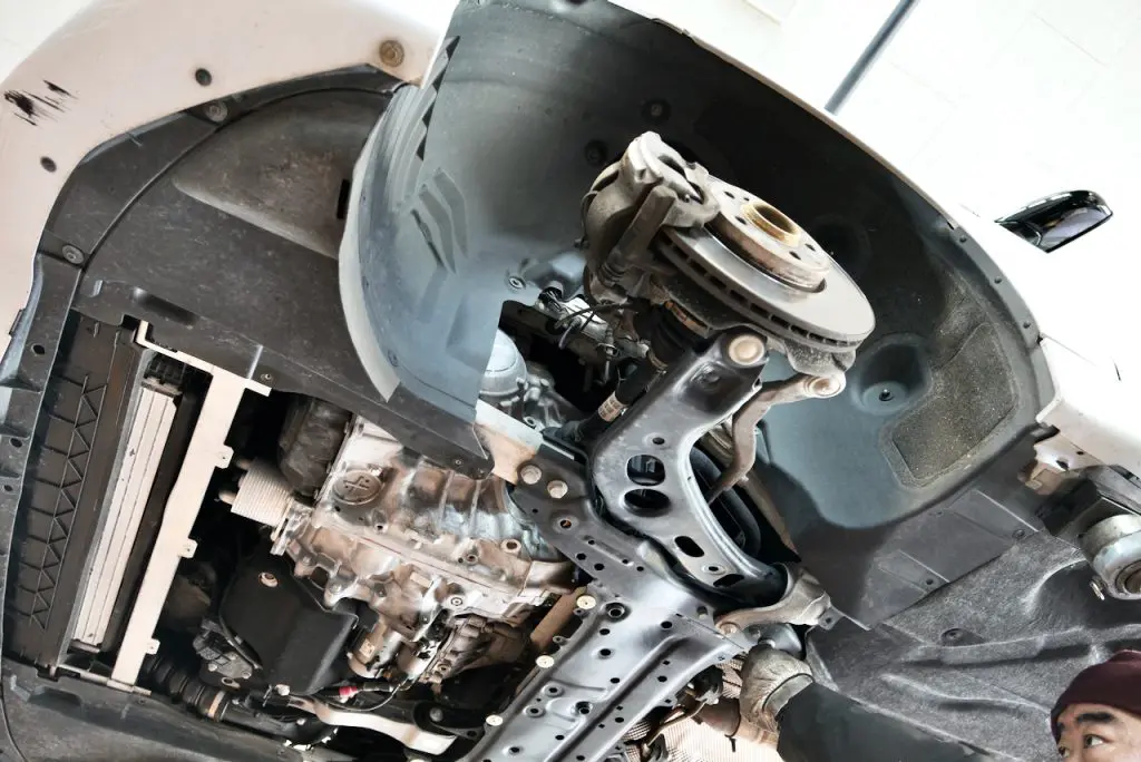 BMWにはOILが漏れるロワアームブッシュもありますー＼(＾0