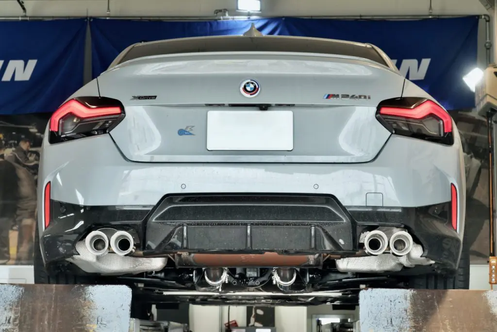BMWノーマルマフラーと比べて軽快感3割増しってところっすねー＼(＾0