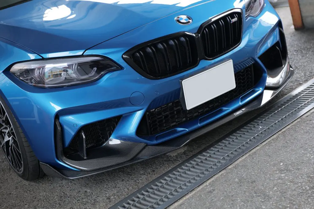 BMW F系M2もまだまだ元気！ロングビーチブルーにadro フロントリップ