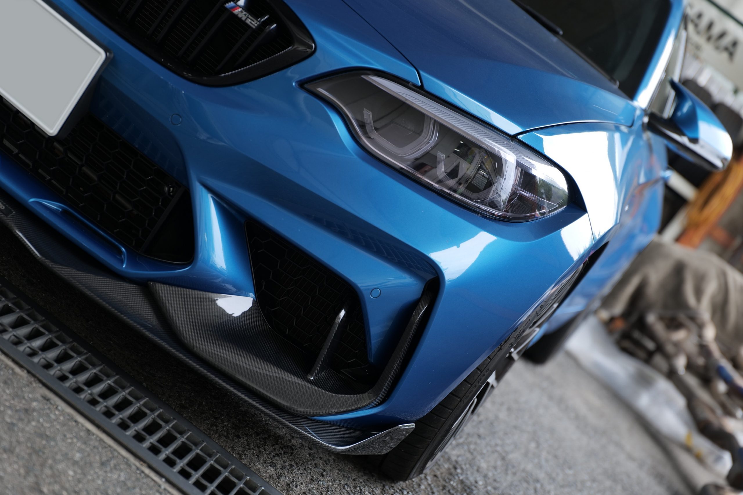 BMW F系M2もまだまだ元気！ロングビーチブルーにadro フロントリップ
