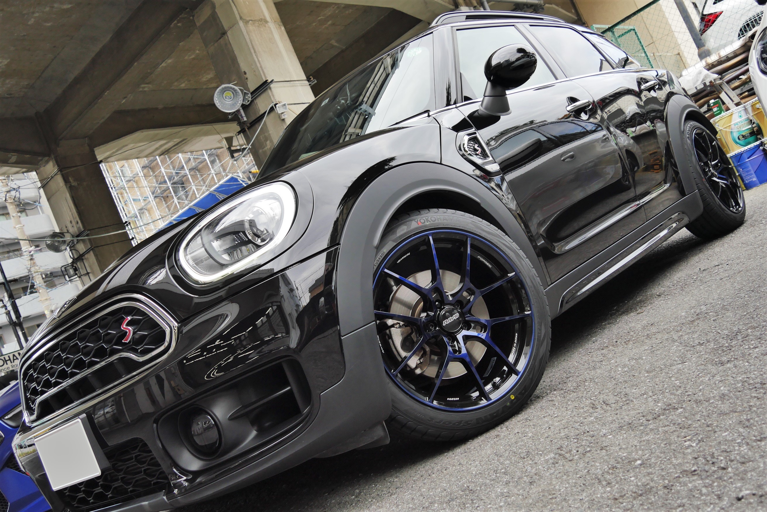 BMW MINIにもRAYS！至高のブルーはこう履く！ | Studie[スタディ]