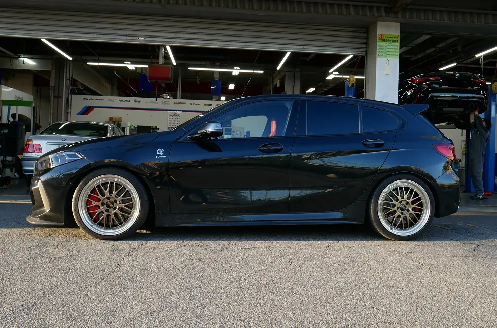 3DDesignの新製品BMW F40M135ix用サスペンションキットを早々にご装着