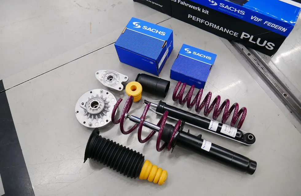 BMW 1シリーズ118令和6年6月登録のサスペンションキット❕走行1800キロ SACHS】 ザックス BMW 1シリーズ リア ショック アブソーバー