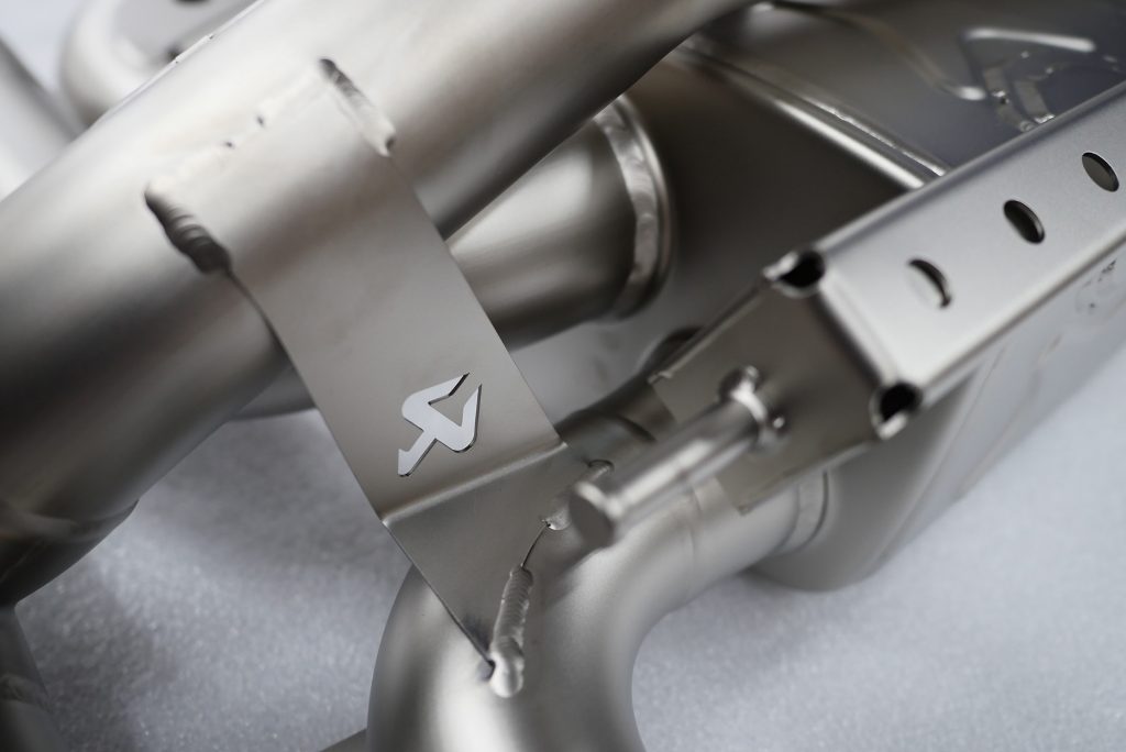 akrapovic
Studie AG