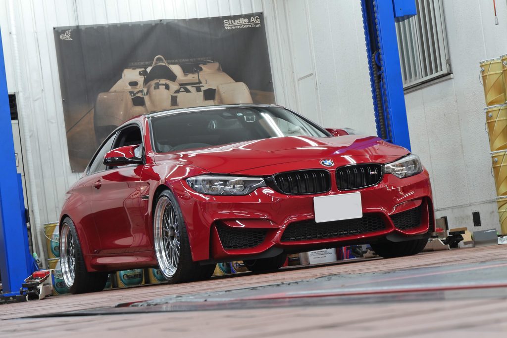 BMW M4 EDITION HERITAGE イモラレッドにBBS LMの新色DB-BKBD