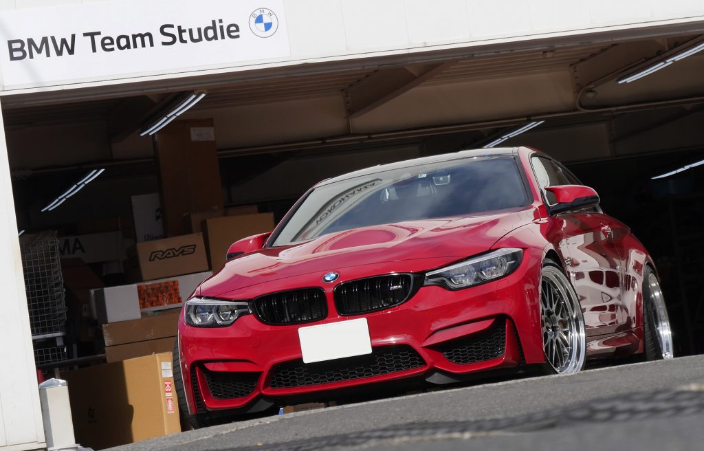 BMW M4 EDITION HERITAGE イモラレッドにBBS LMの新色DB-BKBD