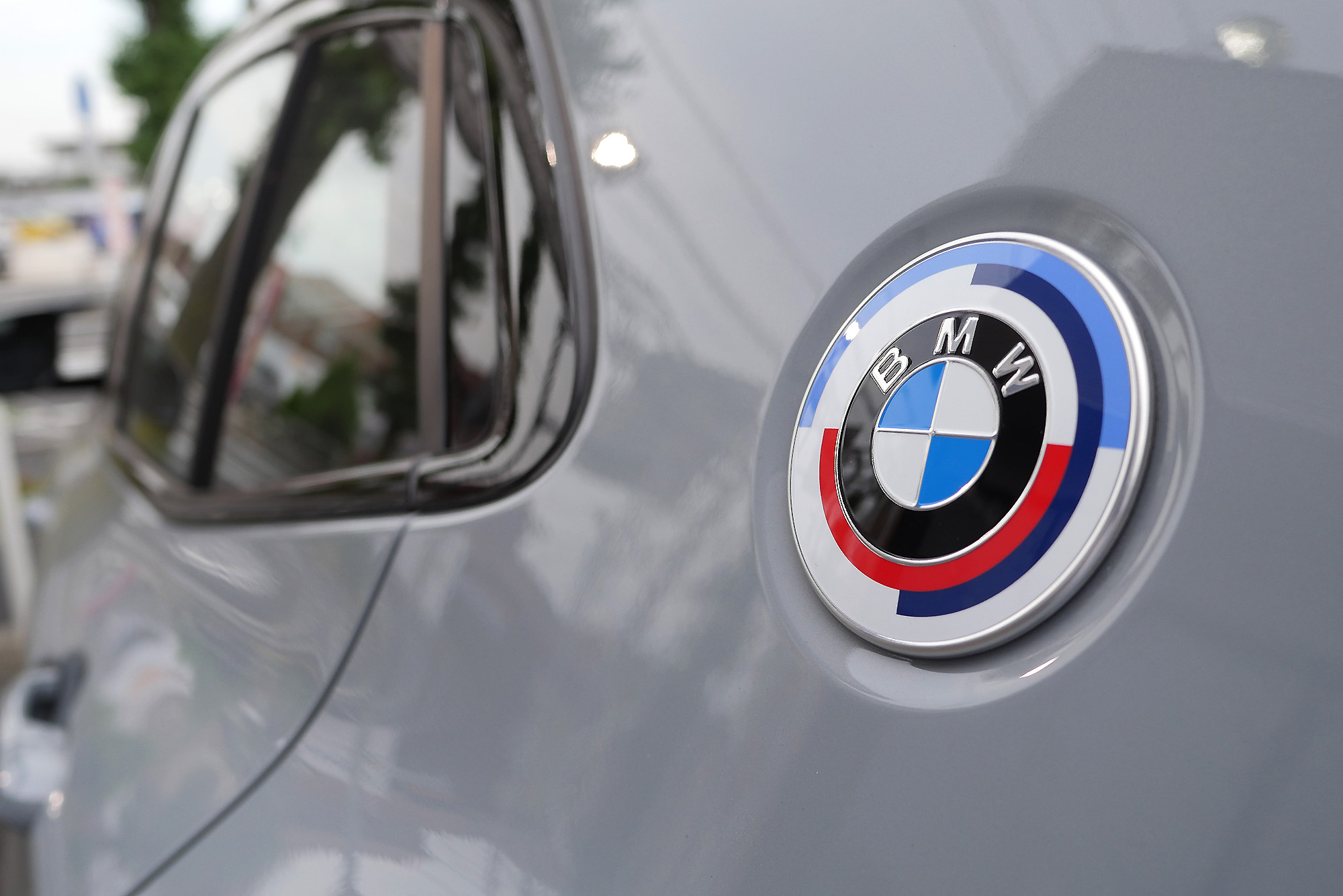 絶賛売出中のX2にM50thエンブレムx4をセット。お値段据え置きw