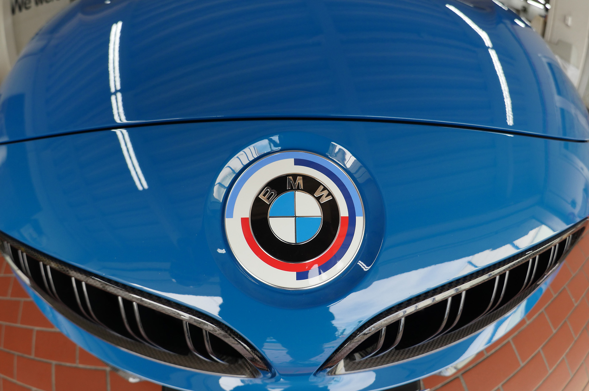 趣味・スポーツ・実用 BMW PROFILE 真っ赤なボディもカッコいいBMW E86Z4は足元リフレッシュ作戦で