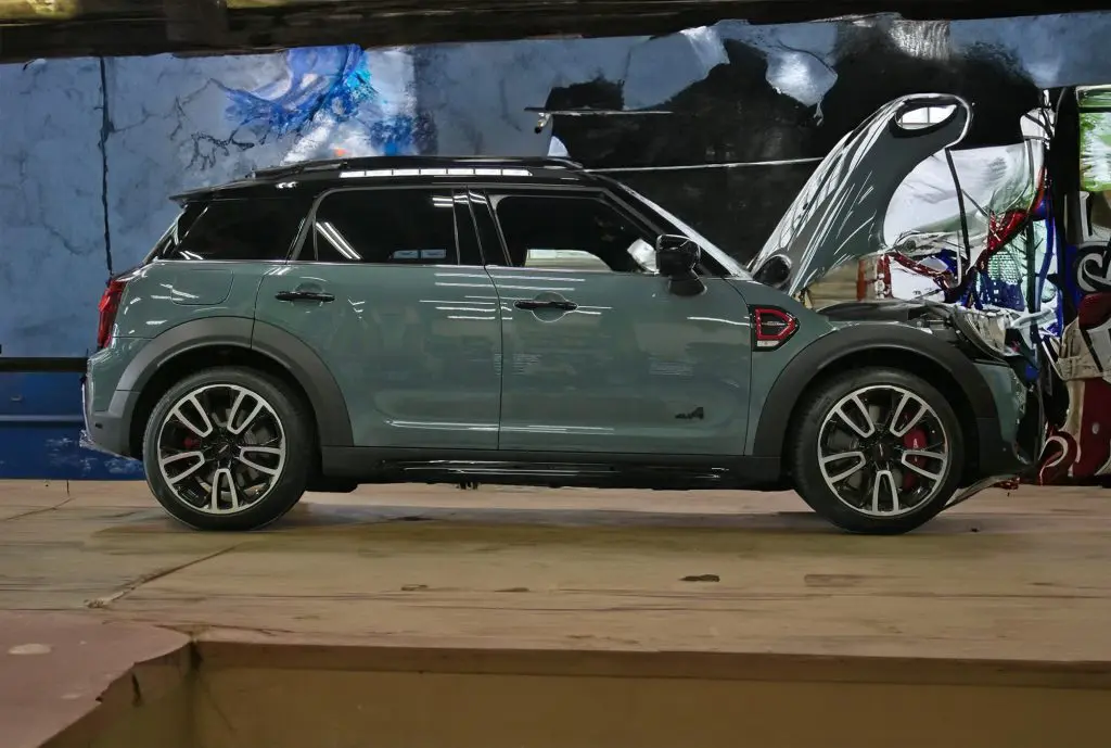 MINI F60 LCI JCWだってさらにパワーアップ！ 306psがさらにパワフルに