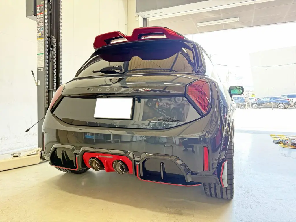 待ちに待ちました BMW MINI F66 JCW 用マフラーのご装着♪ | Studie