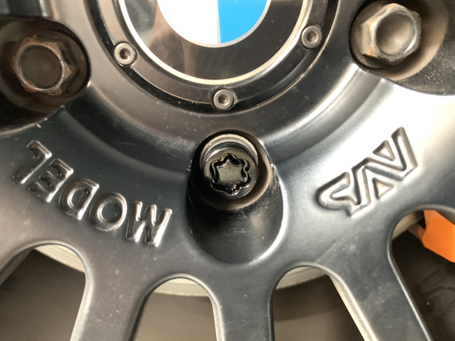 BMW ホイールの盗難防止策のMcGard Wheel Locks Studie[スタディ]