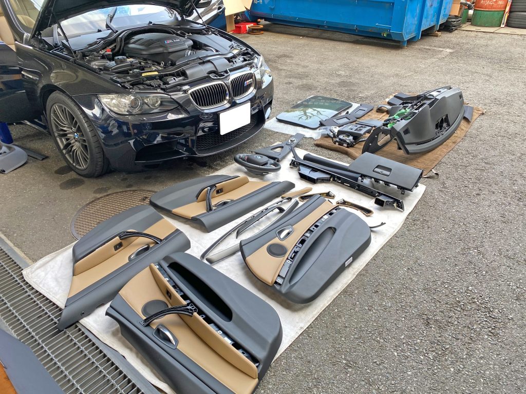 BMW E90 M3 インテリアの大改造がSTARTです♪今は廃車のようですが