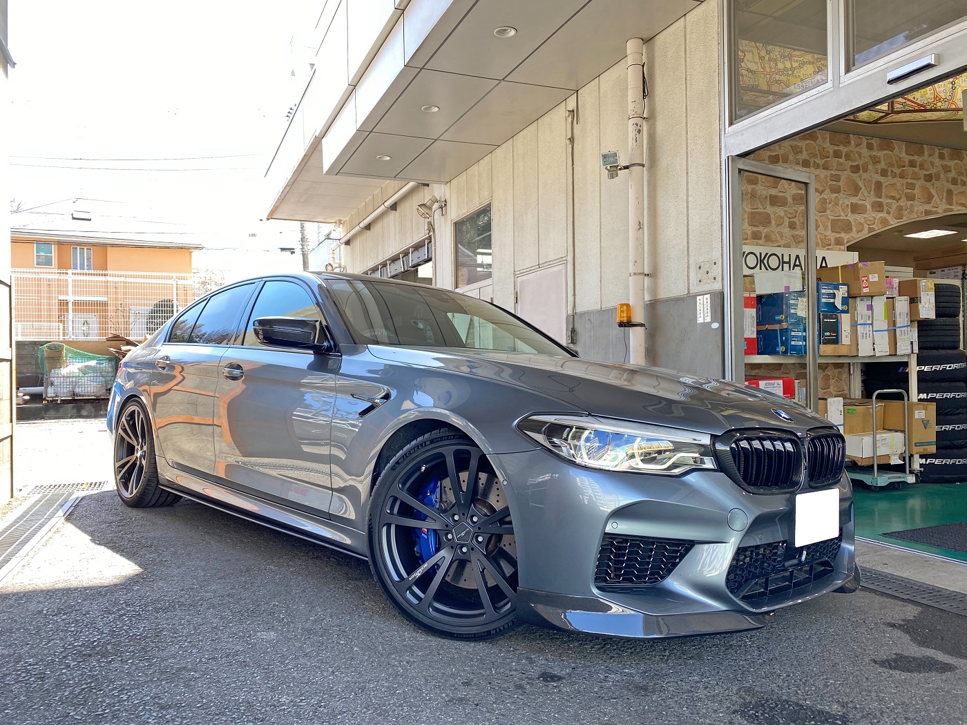 BMW F90 M5 をフルAC Schnitzer でキメっ！ワンブランドメイクは間違い