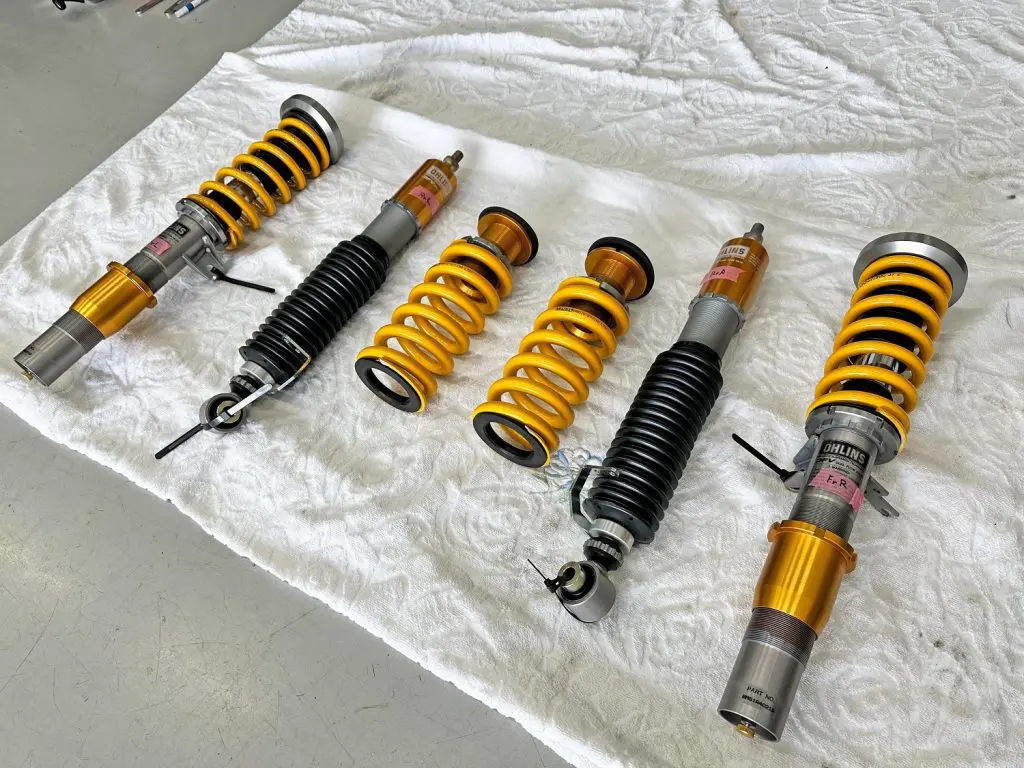 BMW F87 M2 へ Lci テールランプとOHLINS DFV 車高調ご装着